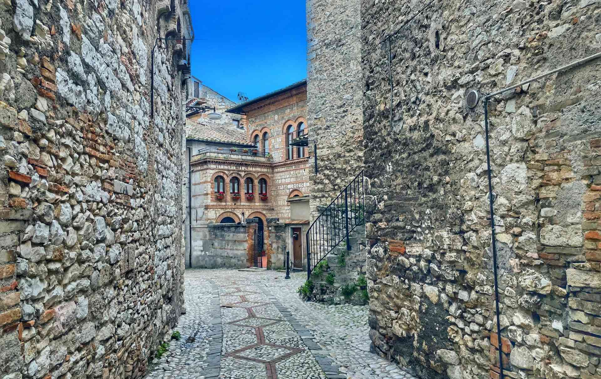 Particolare degli edifici di via del Campanile a Narni