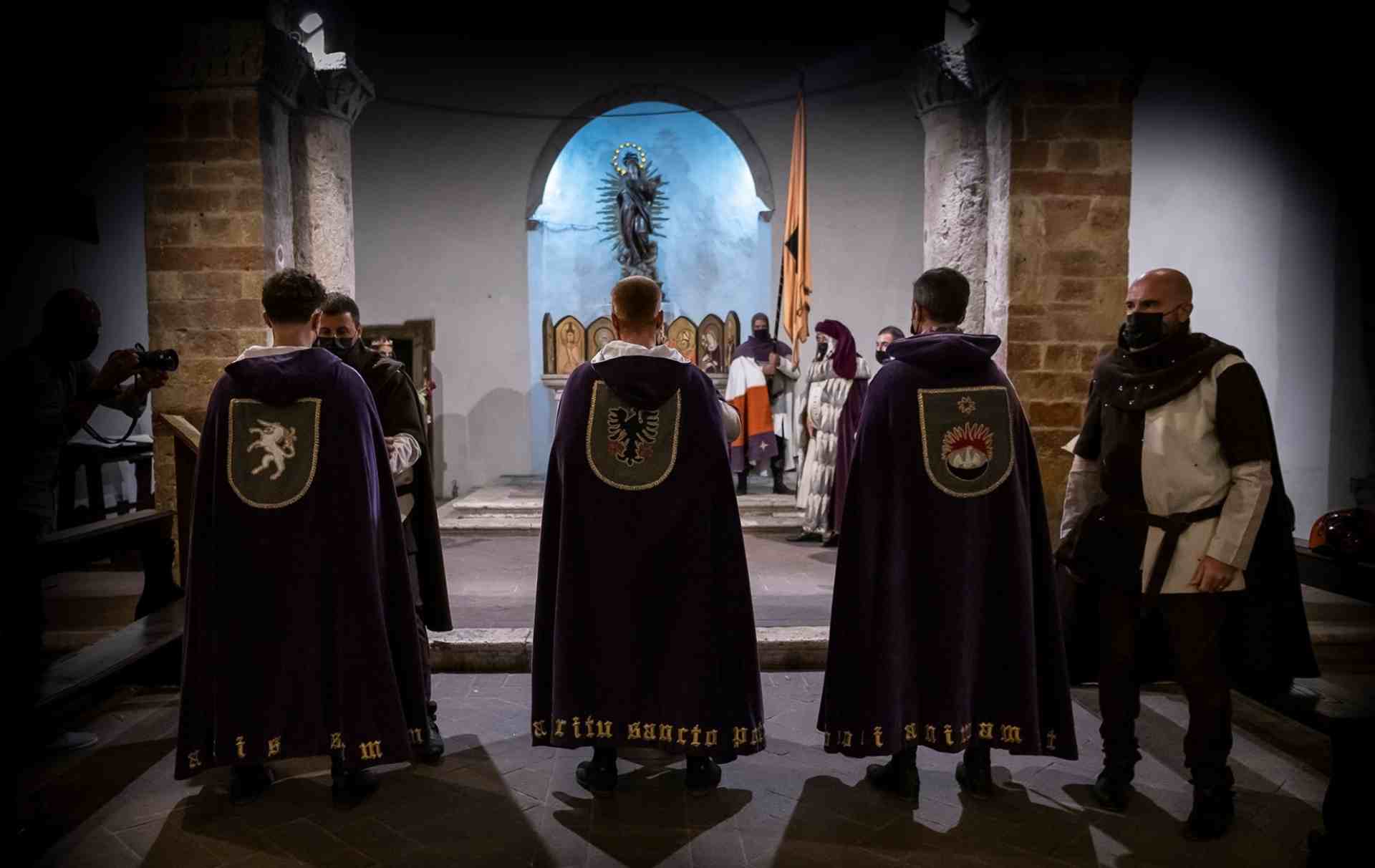 Benedizione dei cavalieri di Santa Maria presso la Chiesa di Santa Maria Impensole a Narni durante la Corsa all'Anello