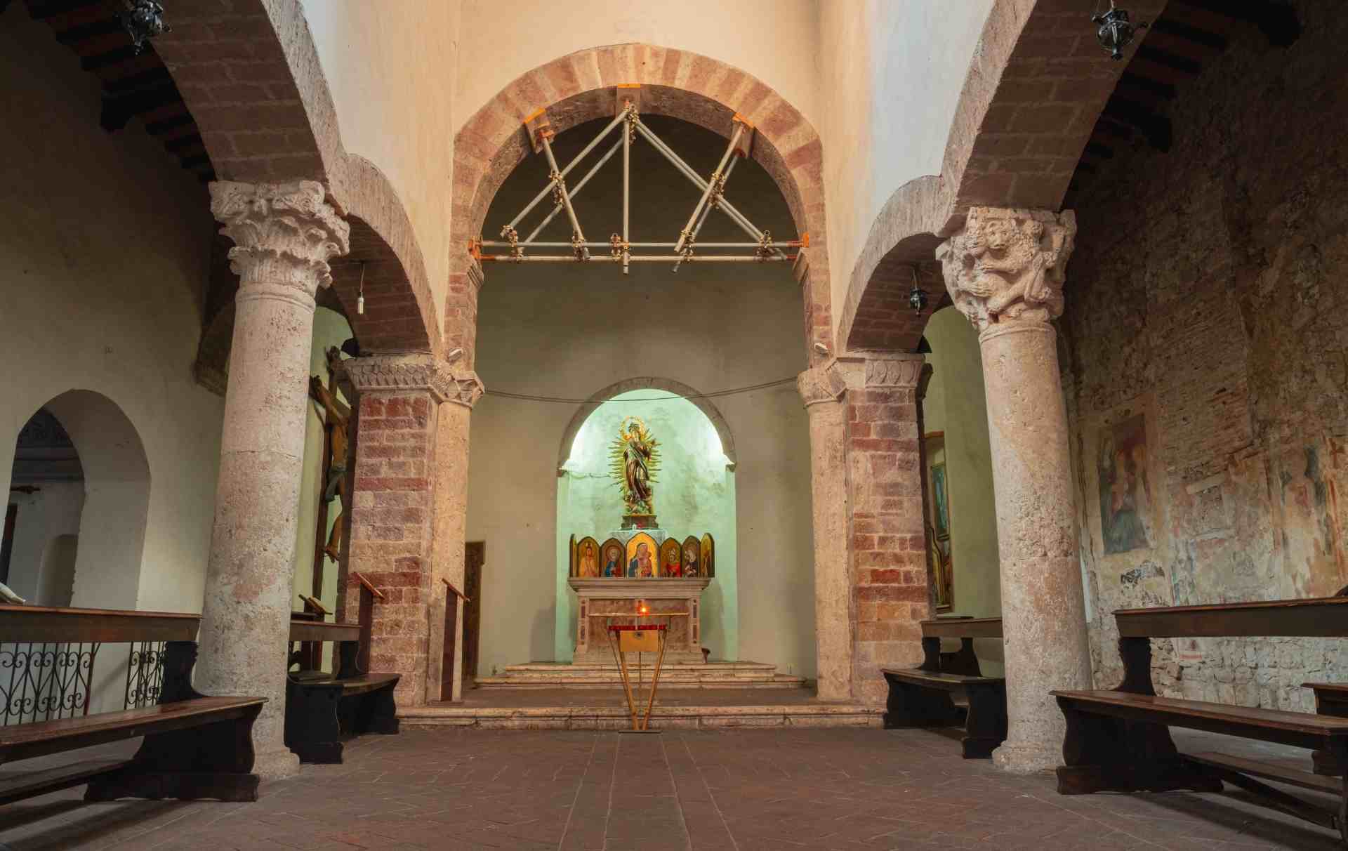 Interno della Chiesa Santa Maria Impensole a Narni