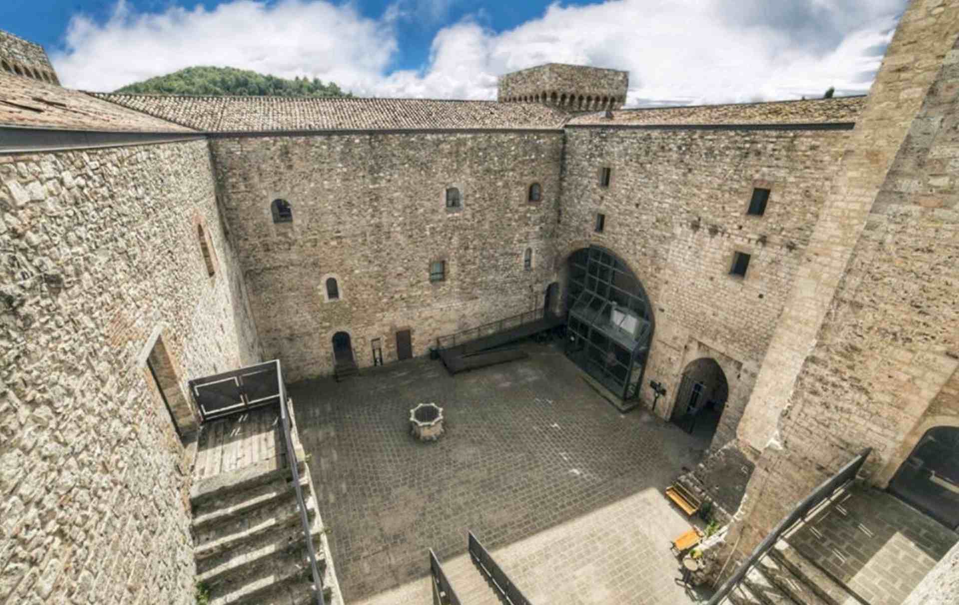 Corte interna della Rocca Albornoz di Narni