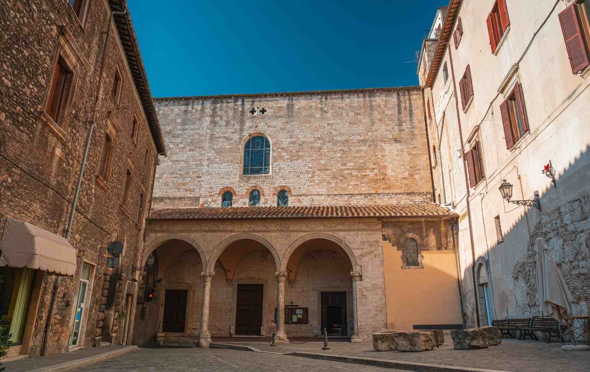 Portico e ingresso della Cattedrale di San Giovenale a Narni