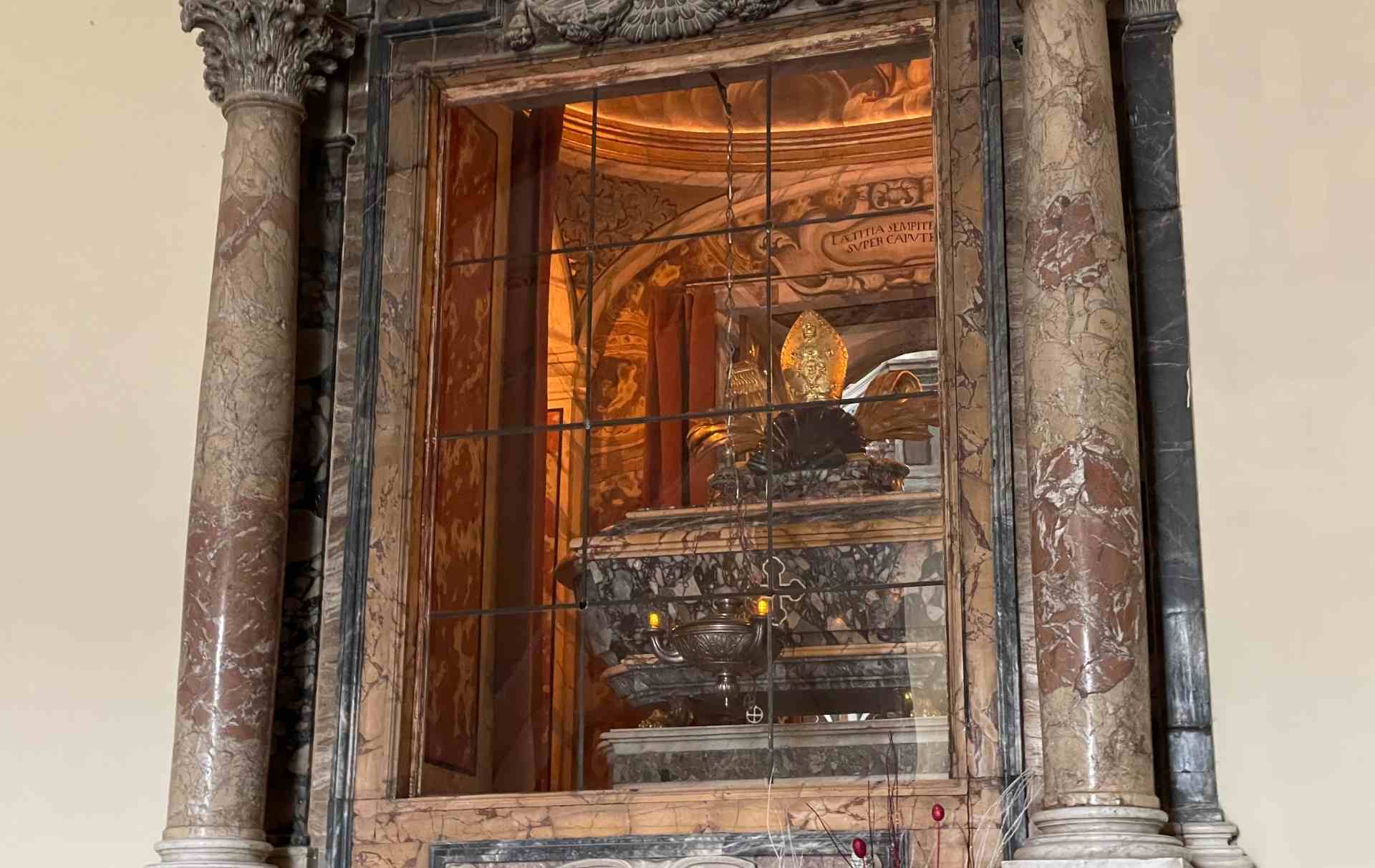 Particolare dell'altare di San Giovenale nella Cripta della Cattedrale di Narni