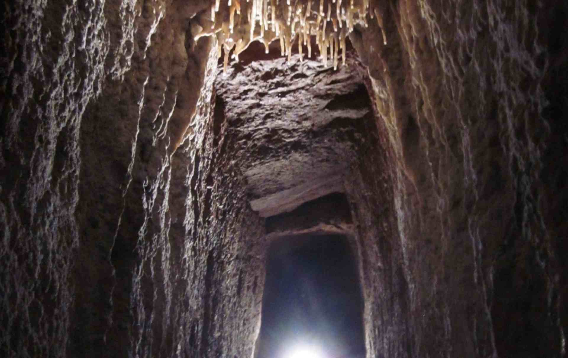 Stalattiti all'interno dell'Acquedotto della Formina di Narni