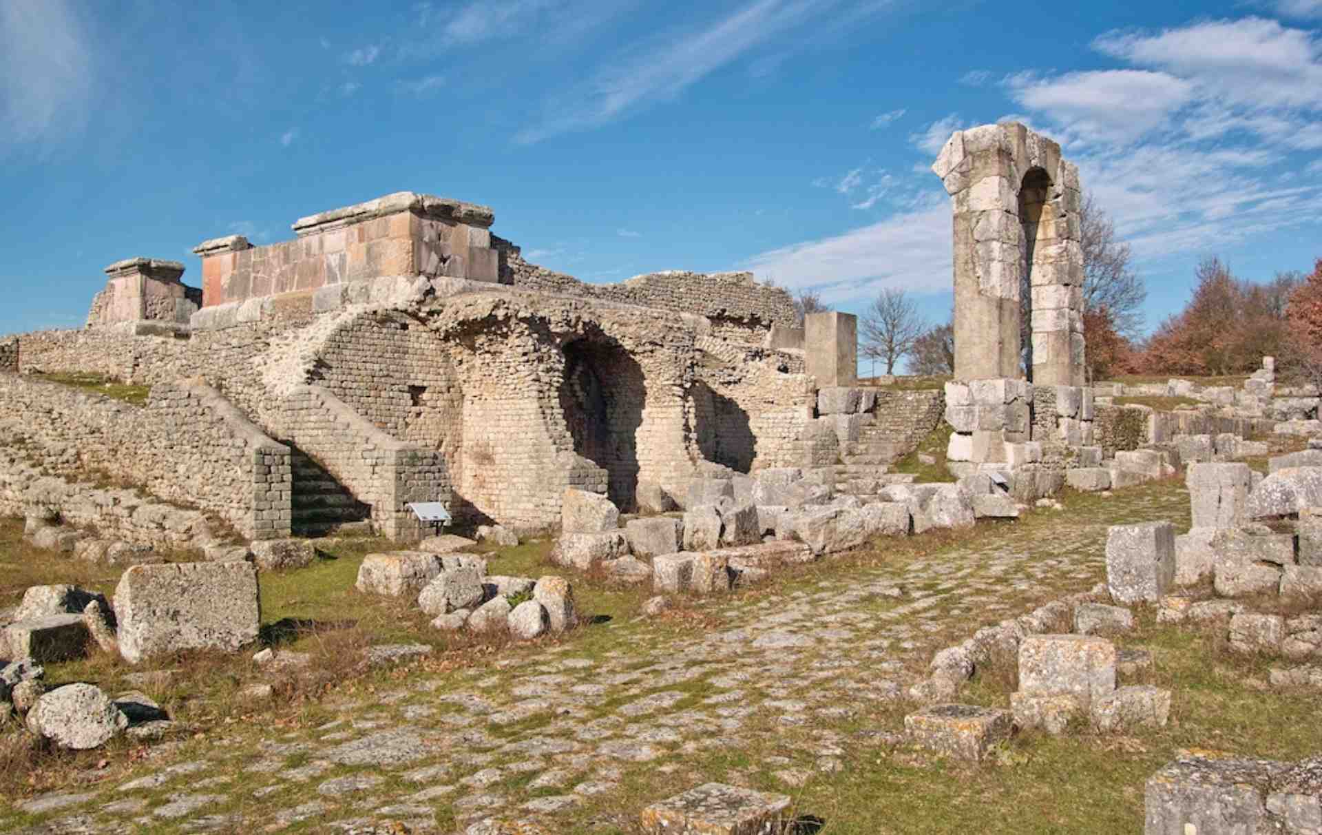 Il cardo dell'antico municipio romano di Carsulae