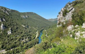 Le Gole del Nera viste da Taizzano, sullo sfondo Narni e la Rocca Albornoz