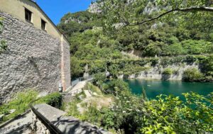 Il ponte nuovo di Stifone che attraversa il Nera verso la ciclo pedonale delle Gole del Nera