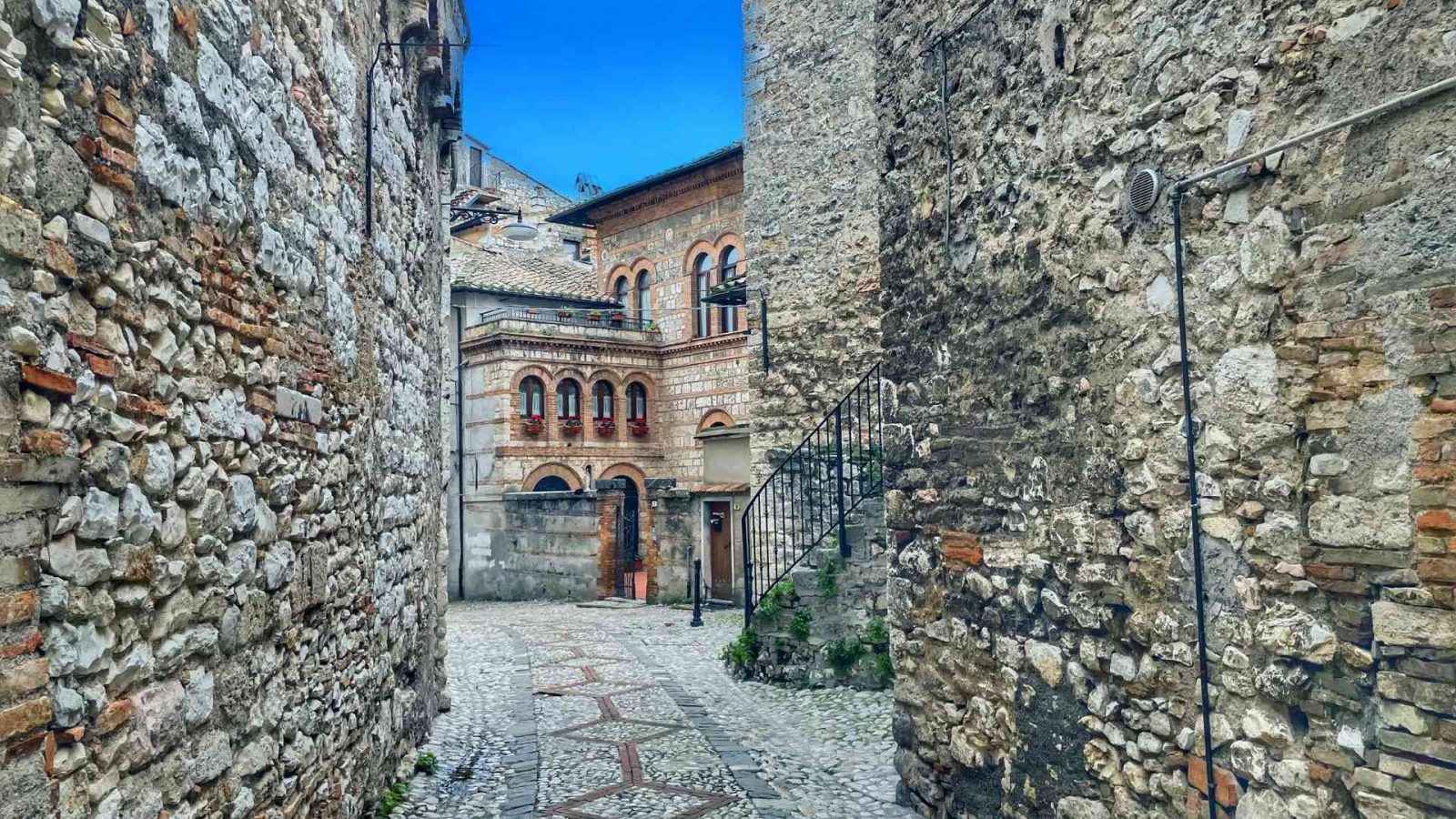 Particolare degli edifici di via del Campanile a Narni