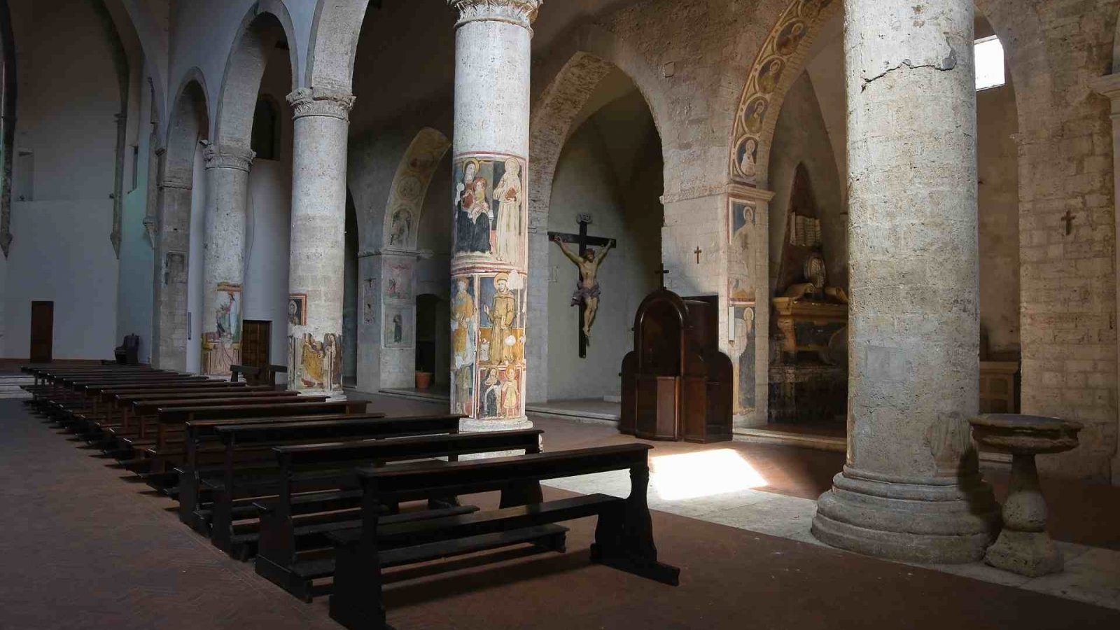 Interno della Chiesa di San Francesco a Narni