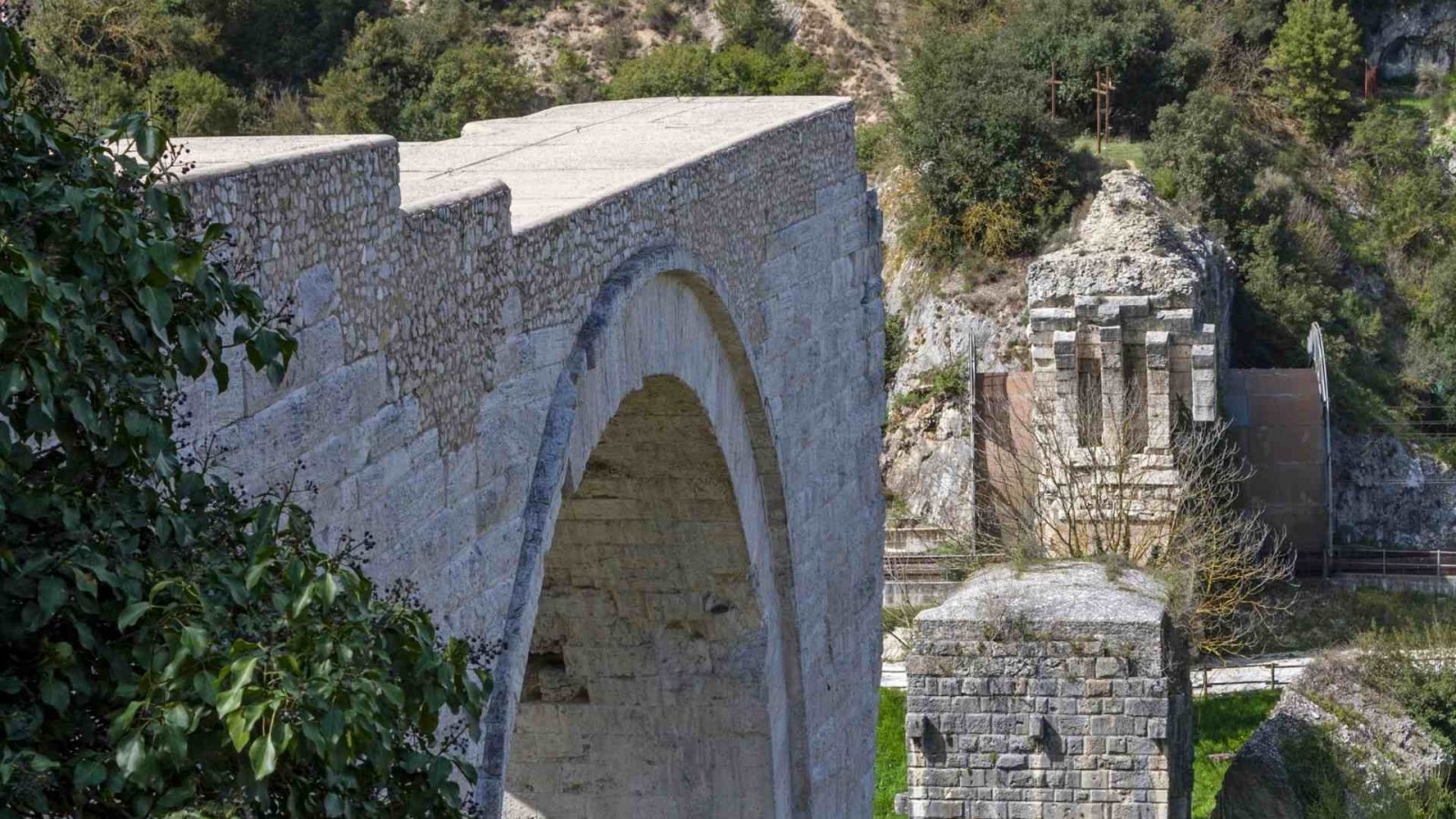 Scorcio del Ponte di Augusto a Narni