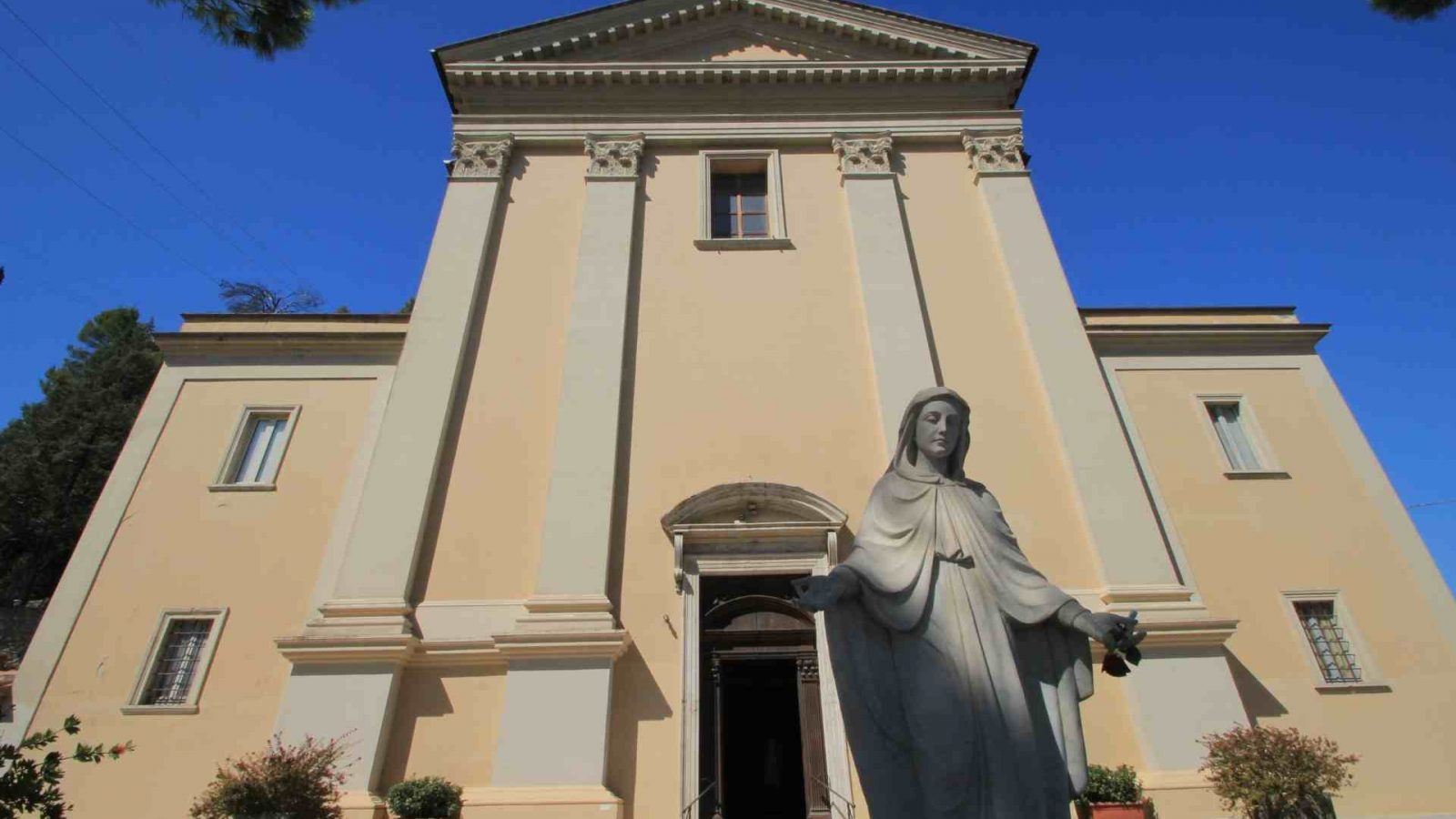 Facciata del Santuario della Madonna del Ponte