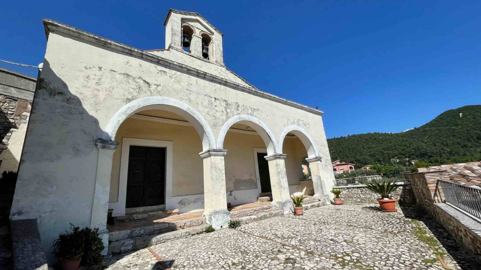 Facciata della Chiesa dei SS Maria Annunziata e Silvestro di Taizzano