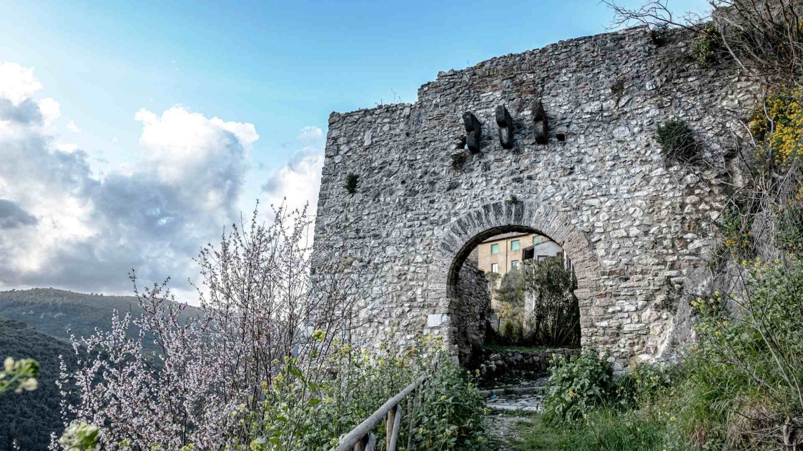 Entrata di Porta Pietra a Narni