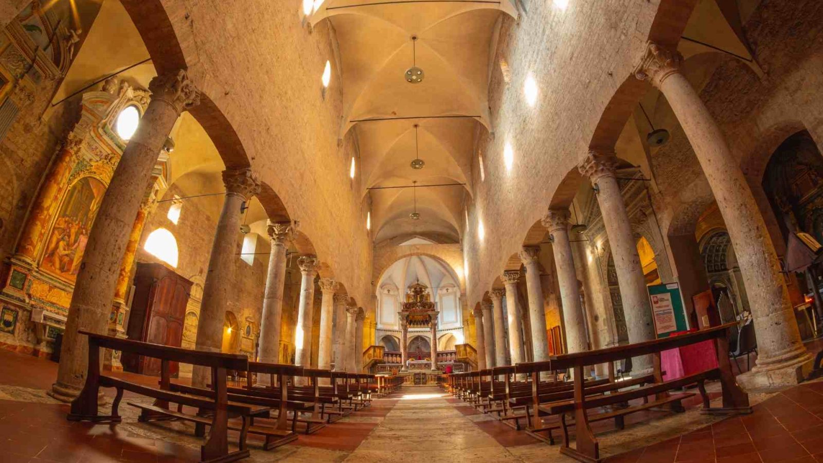Navata centrale della Cattedrale di San GIovenale di Narni