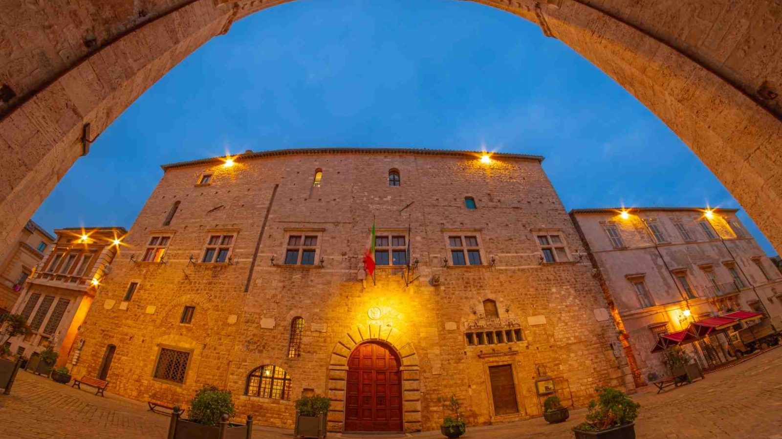 Il Palazzo Comunale di Narni al tramonto