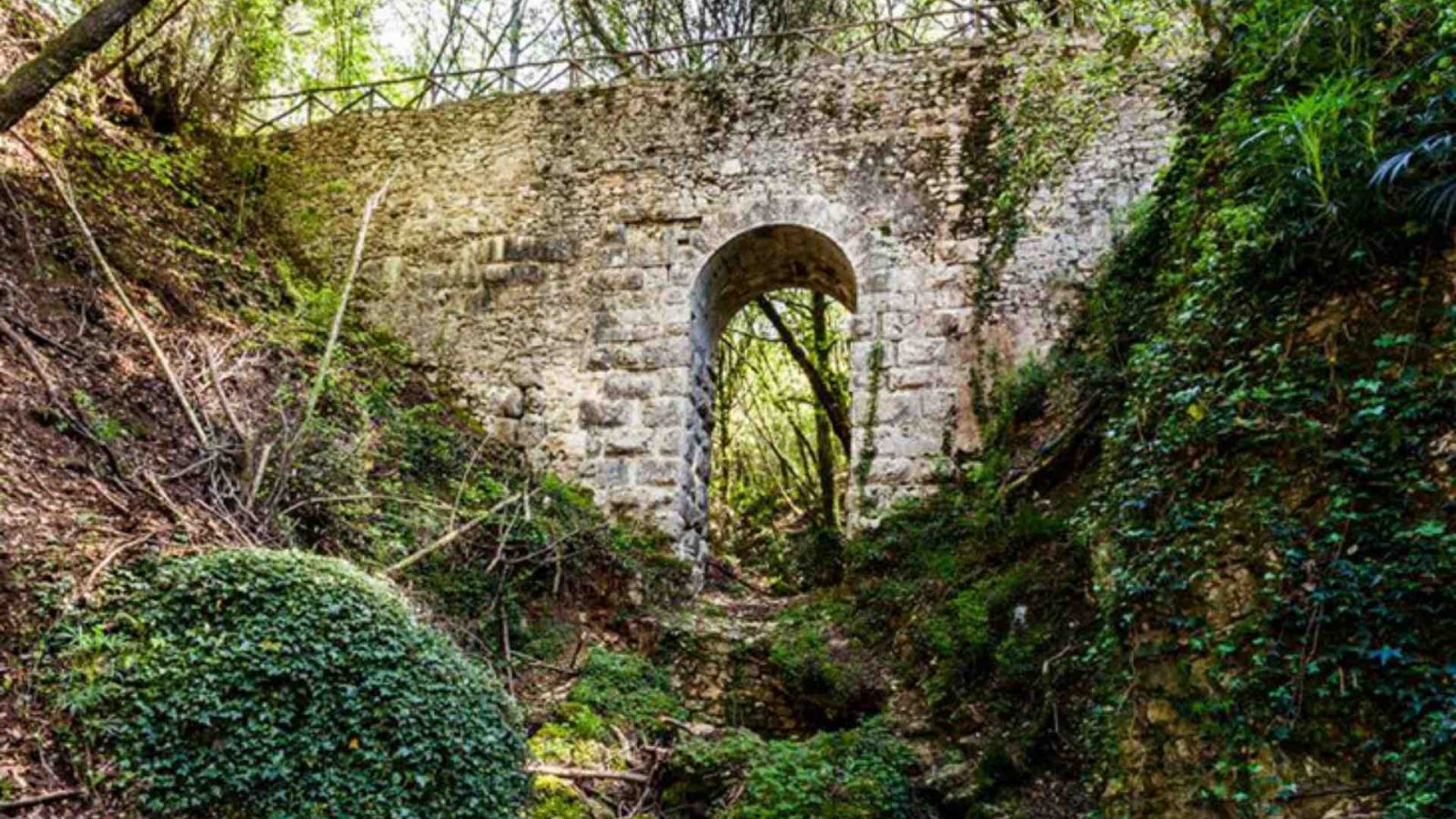 Il Ponte Cardona, parte dell'Acquedotto della Formina a Narni