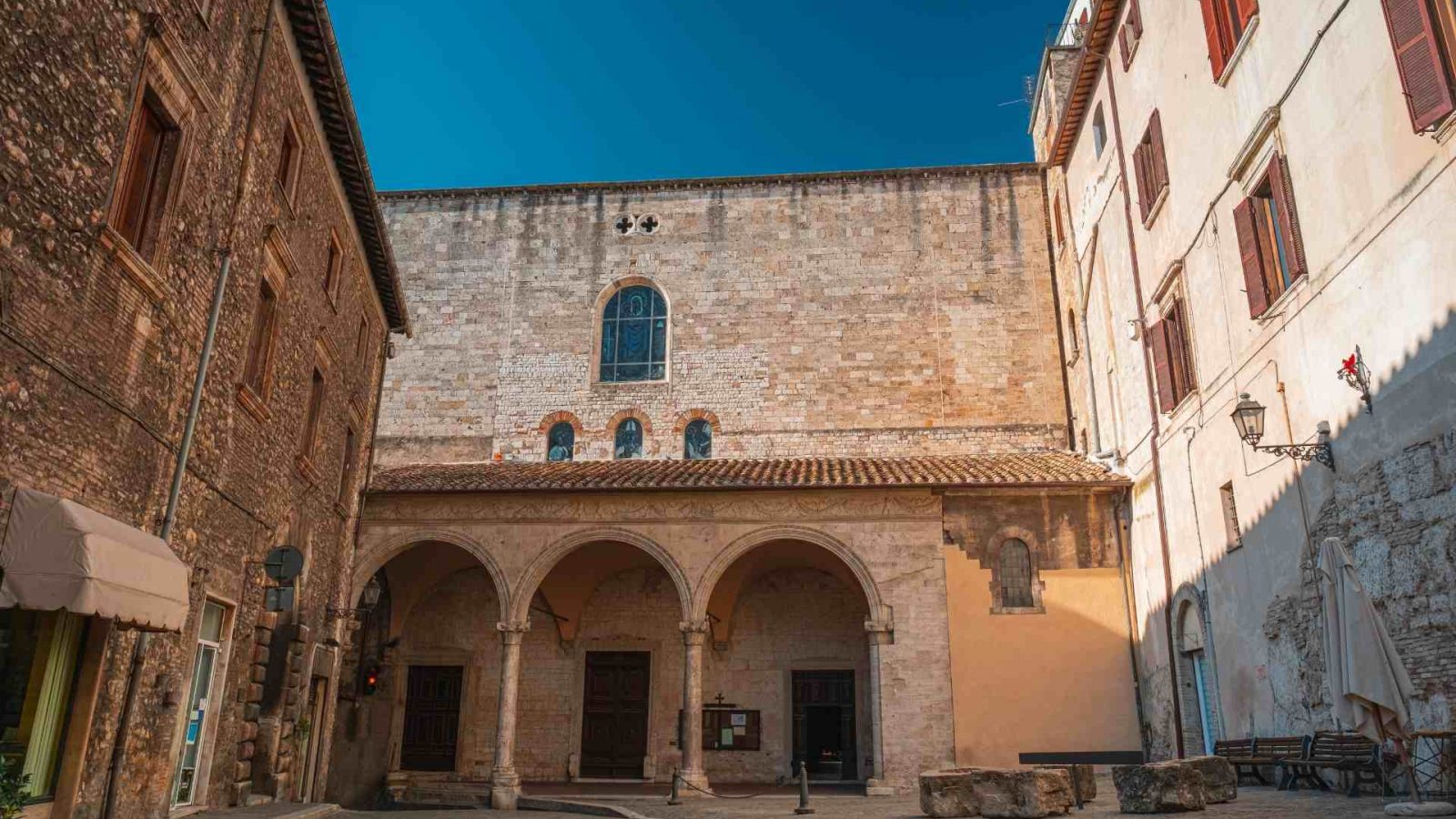 Portico e ingresso della Cattedrale di San Giovenale a Narni