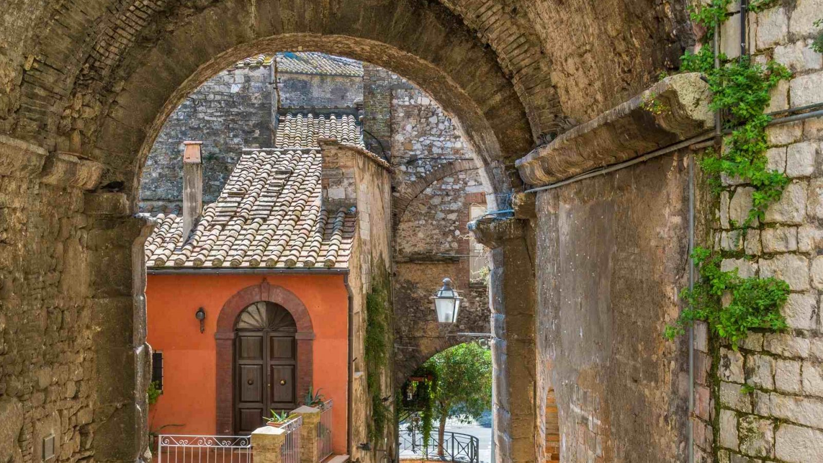 Via dell'Arco Romano a Narni